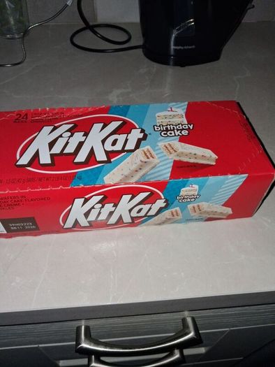 kitkat birthday cake bars
