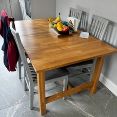 Kitchen table and 6 chairs