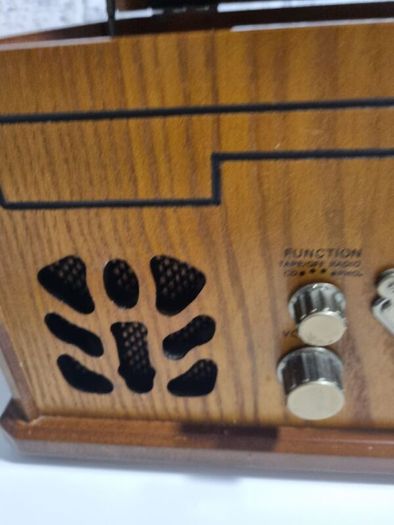 Retro Radio and Record Player