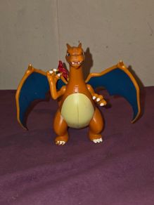 Pokemon Charizard Figure