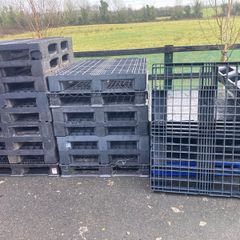 Heavy duty plastic pallets