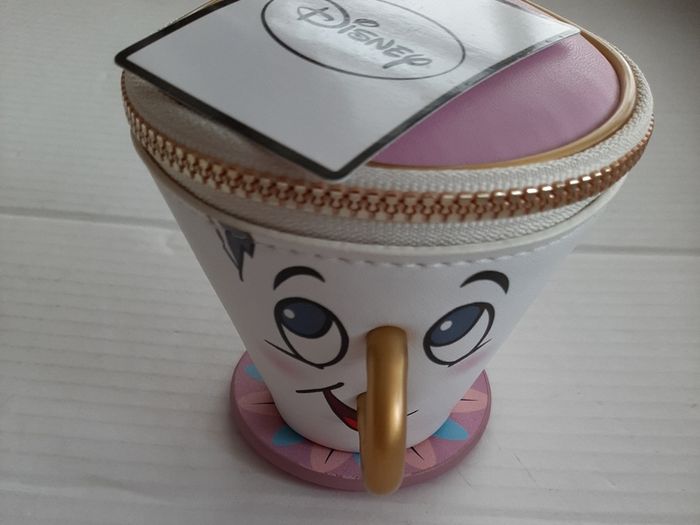 New With Tags disney chip cup with zip opening