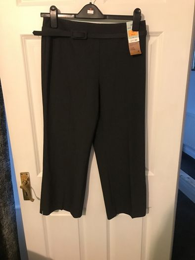 New m and s cropped trousers rrp 40E