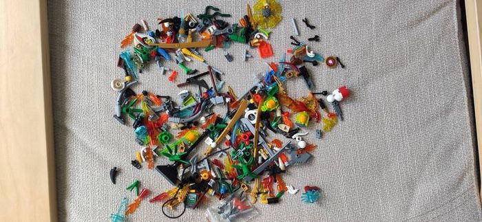 LEGO Collection (2011-2018) Mixed Figures & Bricks, Blue Ninjago NRG Zane figure with his spinner.