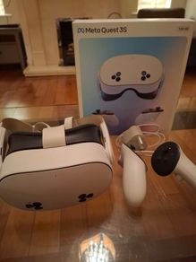 Meta Quest 3S 128GB with original box and charger