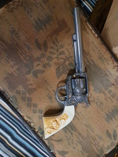 Replica Buffalo Bill Six Shooter