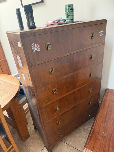 chest of drawers