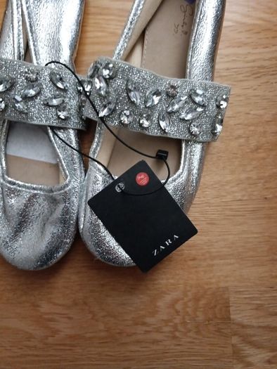 Girl flat shoes
