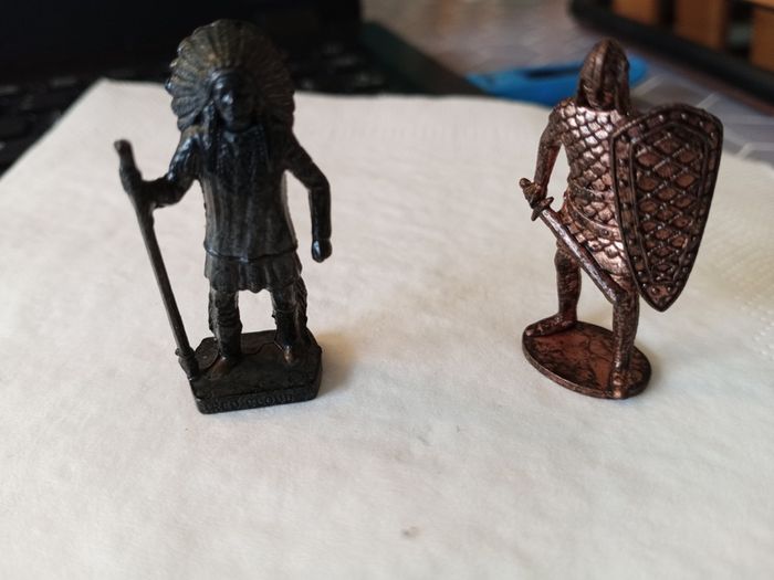 Lead Indian and lead Knight