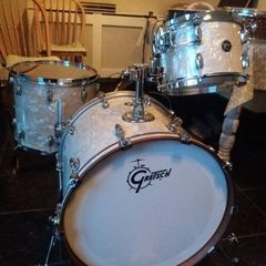 Grestch Renown drumkit (4 piece) with hardcases