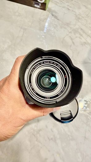 Sony FE 24-70mm f/4 ZA OSS Zeiss Vario-Tessar T Zoom lens
