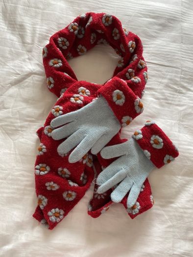 Scarf/Gloves Set