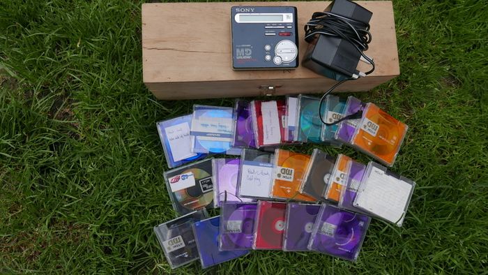 Sony MZ-R700 Portable Minidisc Walkman Player In Good Working Condition (charger and a large Minidiscs set)