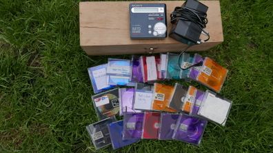Sony MZ-R700 Portable Minidisc Walkman Player In Good Working Condition (charger and a large Minidiscs set)