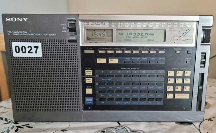 Sony ICF-2001D World Band Radio Tuner Receiver FM LW MW SW, working good.