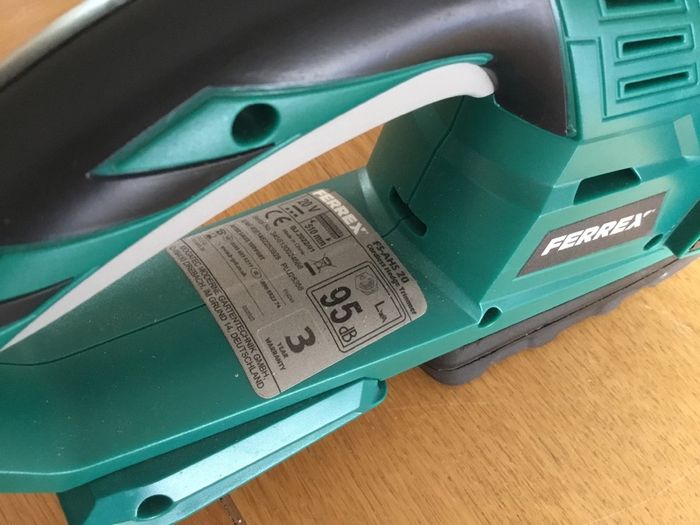 Cordless hedge trimmer