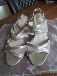 Ladies shoe