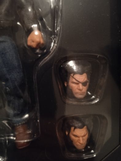 Mezco  Logan Wolverine Marvel Action Figure