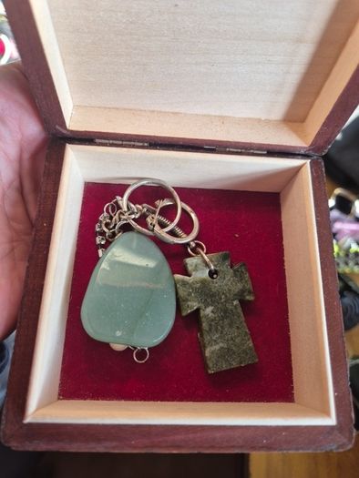 Vintage Irish Keyring with 2 Green Stones