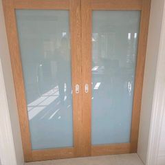Oak veneered doors