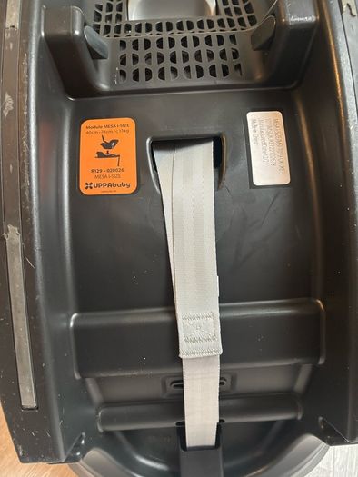 Uppababy Mesa isize Car seat plus base and rain cover