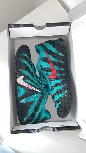 Basketball shoes