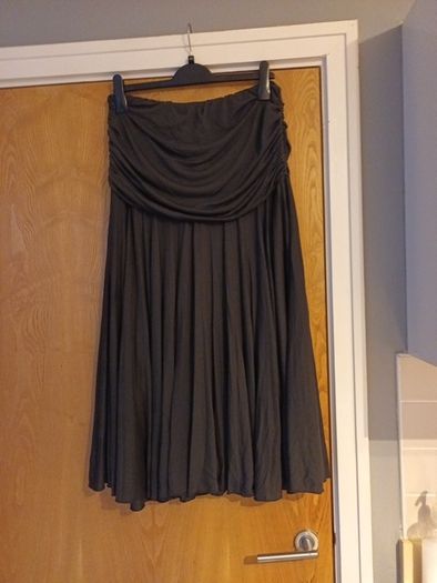 Romwe  Long   Skirt.  Size  XL - 16. & Free Skirt - 16. New.