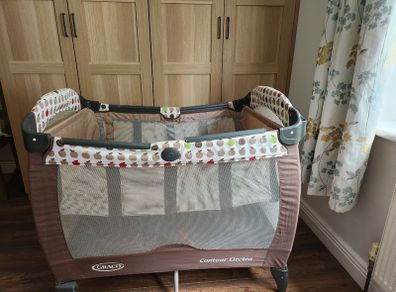 Travel cot
