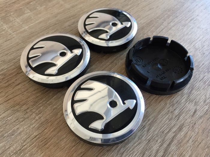 4x Skoda 65mm Wheel Centre Caps Black/Chrome