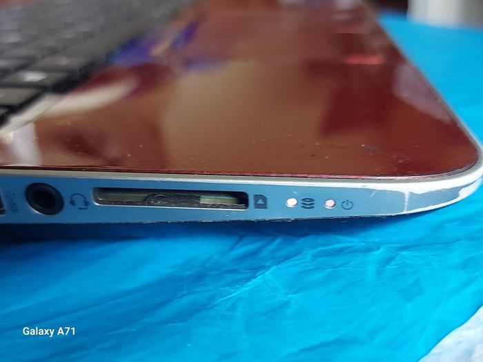 HP Pavillion, Red, AMD A4-5000 APU wiyj Radeo HD Graphics, 1.5GHz,  4GB Ram, 700GB HDD, Windows 10, Microsoft Edge, Chrome