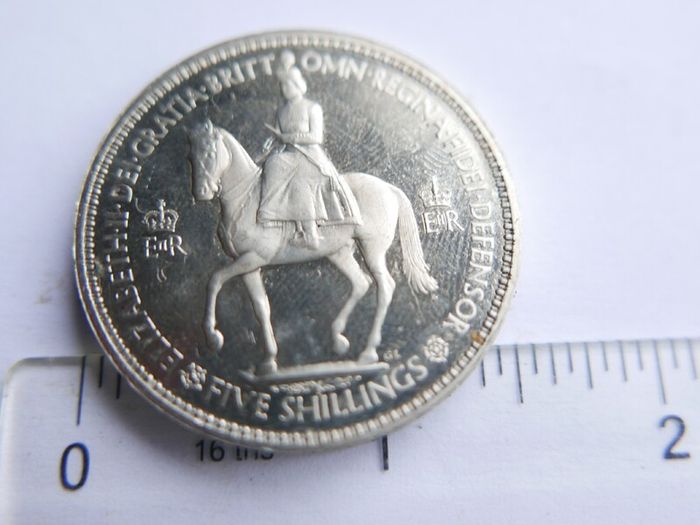 1953 Queen Elizabeth II Coronation Crown Royal Mint 5 Shilling Commemorative Coin