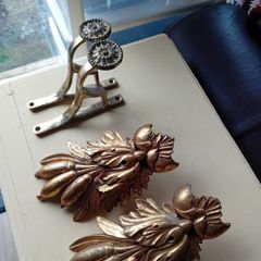 2 curtain holders and decorative wall accessories