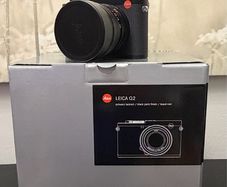 Leica Q2 like new with original accessories