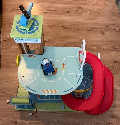 Le Grand Garage wooden toy