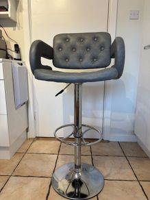 Adjustable seat in perfect condition.