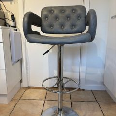 Adjustable seat in perfect condition.