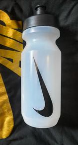 Nike Sports gym Water bottle BPA FREE SQUEEZABLE BOTTLE with push-pull spout for easy drinking