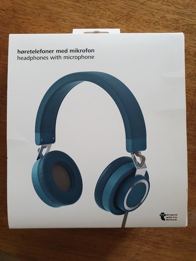Headphones with microphone and jack. 150 cm long cable.