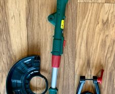 Cordless grass strimmer