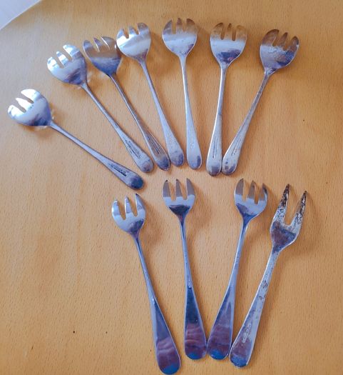 7 EPNS Sheffield,  1 silver plated & 3  Inox France cocktail, appetizer forks