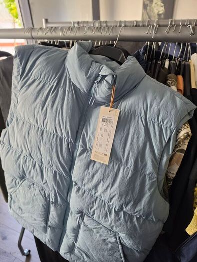 Quantity: 500 pieces  Items: Mixed T-shirts, shorts, jeans, and casual clothing  Sale type: Bulk job lot  Ideal for: Resale, retail, markets, and online businesses  Great opportunity to buy clothing in bulk at a competitive price. Sold as one job lot.