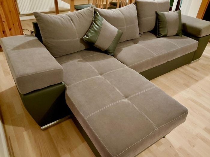 Corner couch unit