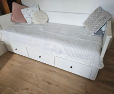 Day-bed w 3 drawers and with 2 mattresses