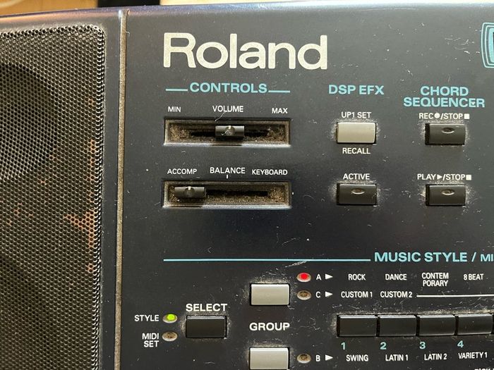 Keyboard Roland Em - 2000