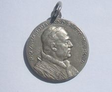PIUS XI (Pope 1922-1939) - a vintage Holy Jubilee Year 1933/1934 medal