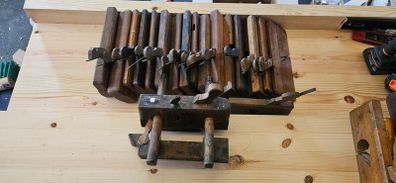 Mathieson plough plane and 17 moulding planes