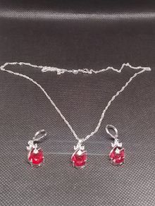 Red Faceted Gemstone Pendant and Earring Set 12 Euro Free Postag