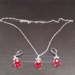 Red Faceted Gemstone Pendant and Earring Set 12 Euro Free Postag