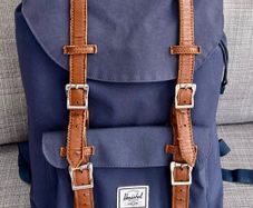 Herschel navy back pack - navy