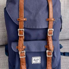 Herschel navy back pack - navy